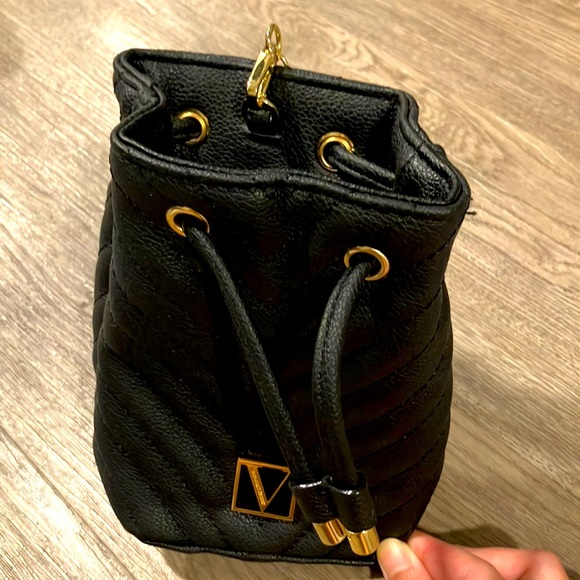 VICTORIA’S SECRET BLACK BUCKET POUCH - Picture 4 of 6